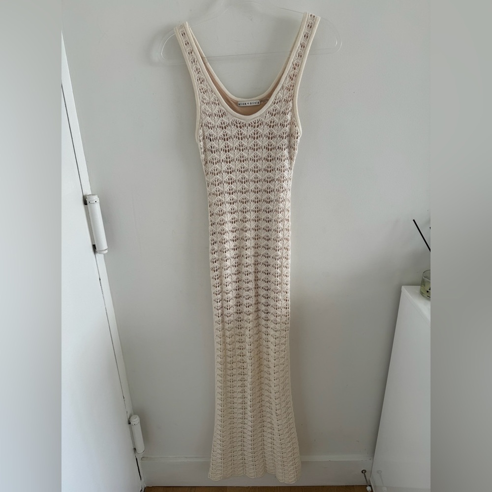 Alice + Olivia VERONIQUE POINTELLE
SCOOP NECK DRESS - Picture 5 of 8